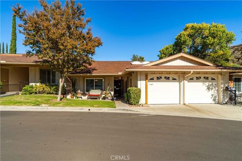 Photo of 19427 Oak Crossing Road, Newhall, CA 91321 (MLS # SR25244368)