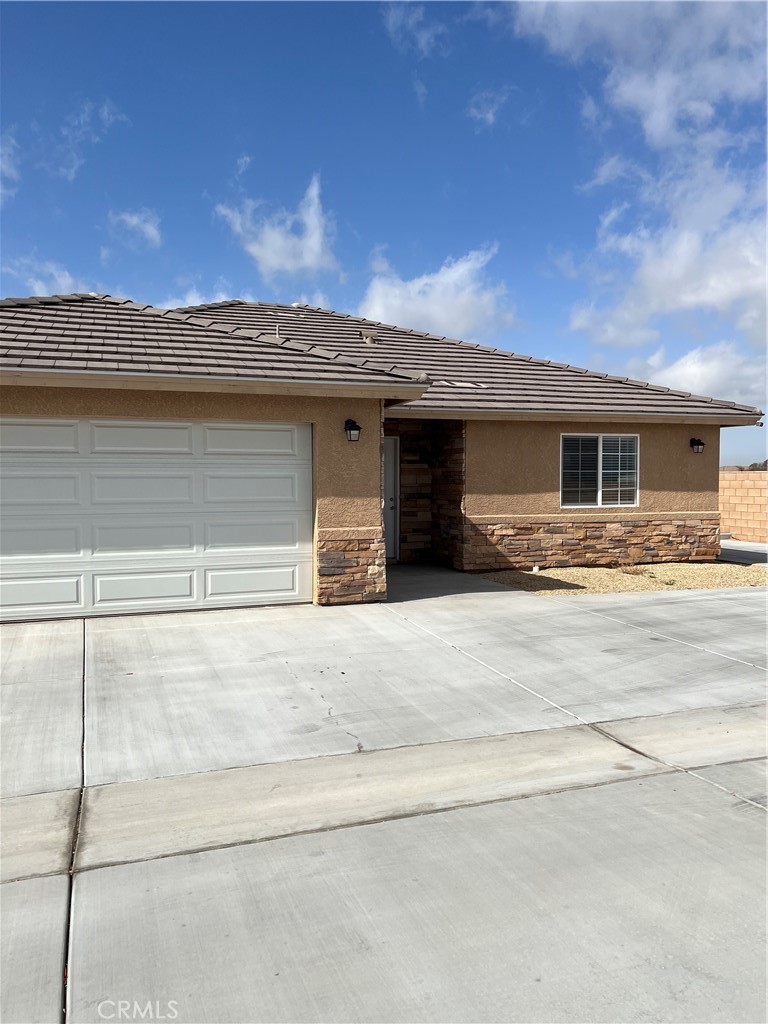 Almost Brand New unit for rent. On-Site manager. Tile floors, Countertops, Indoor Laundry, 2 Car garage. @ Br with connecting Bathroom, 1/2 guest bath. unit #106