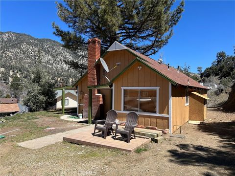 Photo of 6516 Lakeview Drive, Frazier Park, CA 93225 (MLS # SR26076879)