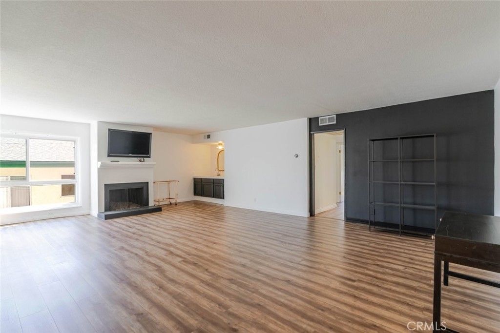 Photo of 13543 Moorpark Street #7, Sherman Oaks, CA 91423 (MLS # GD25243113)