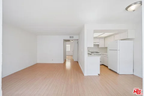 MLS: 26994651