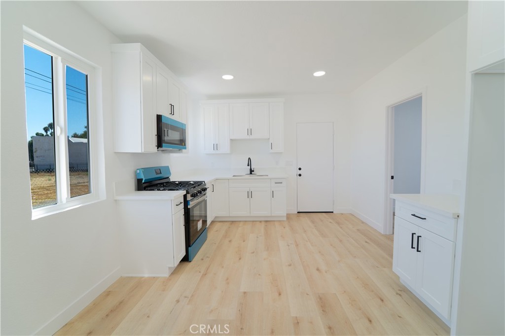 1327 Vine