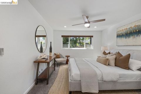 Tiny photo for 2407 Twinflower Ct CT, Martinez, CA 94553 (MLS # 41142206)