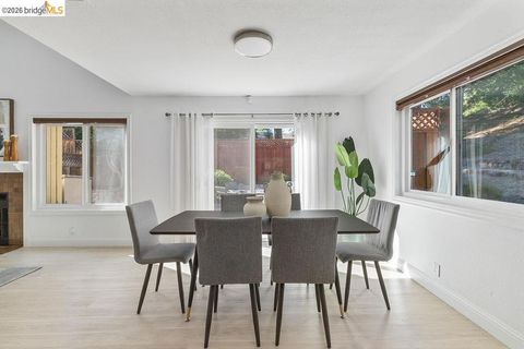 Tiny photo for 2407 Twinflower Ct CT, Martinez, CA 94553 (MLS # 41142206)
