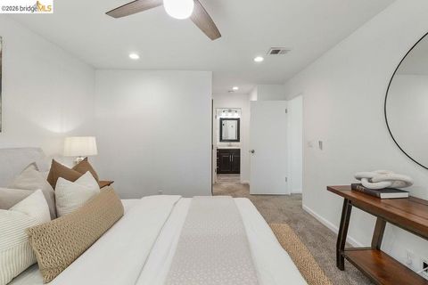 Tiny photo for 2407 Twinflower Ct CT, Martinez, CA 94553 (MLS # 41142206)
