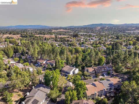 Tiny photo for 2407 Twinflower Ct CT, Martinez, CA 94553 (MLS # 41142206)