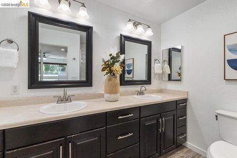 Tiny photo for 2407 Twinflower Ct CT, Martinez, CA 94553 (MLS # 41142206)