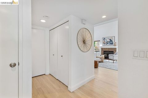 Tiny photo for 2407 Twinflower Ct CT, Martinez, CA 94553 (MLS # 41142206)