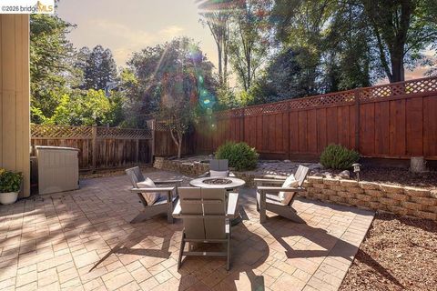 Tiny photo for 2407 Twinflower Ct CT, Martinez, CA 94553 (MLS # 41142206)