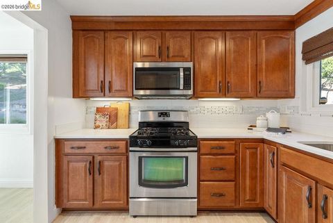 Tiny photo for 2407 Twinflower Ct CT, Martinez, CA 94553 (MLS # 41142206)