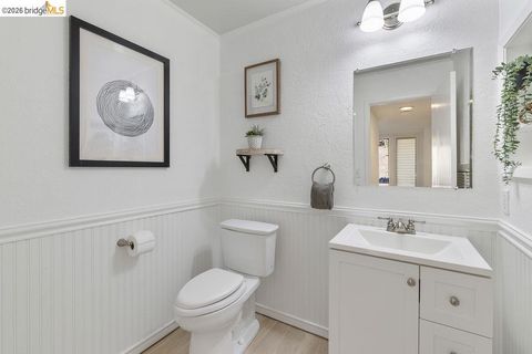 Tiny photo for 2407 Twinflower Ct CT, Martinez, CA 94553 (MLS # 41142206)