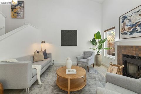 Tiny photo for 2407 Twinflower Ct CT, Martinez, CA 94553 (MLS # 41142206)