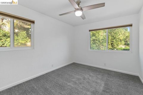 Tiny photo for 2407 Twinflower Ct CT, Martinez, CA 94553 (MLS # 41142206)