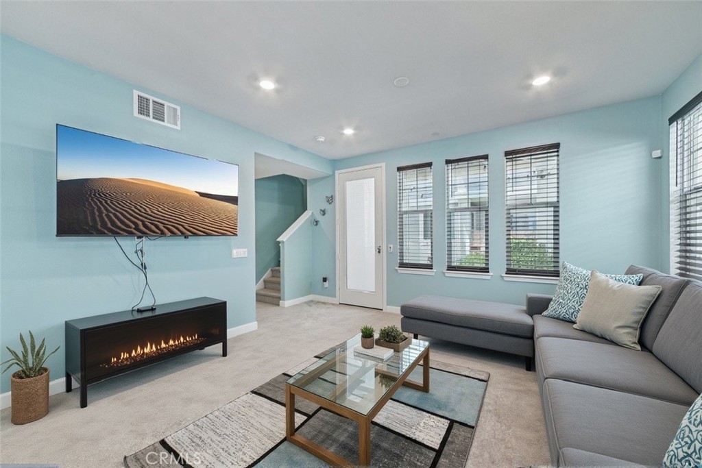 1040 N Anaheim Boulevard 1