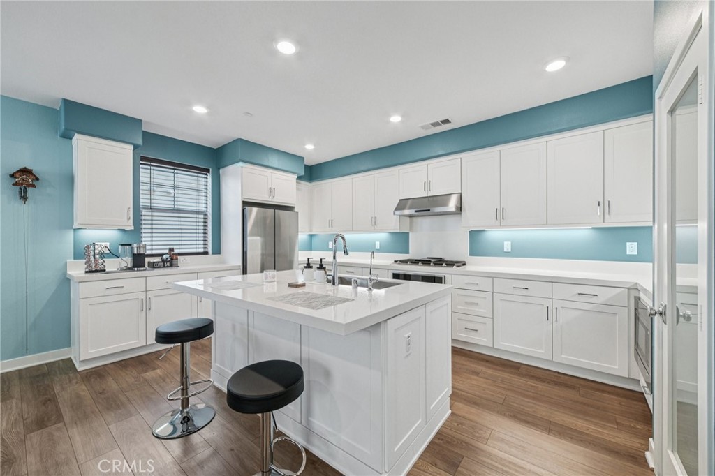 1040 N Anaheim Boulevard 1