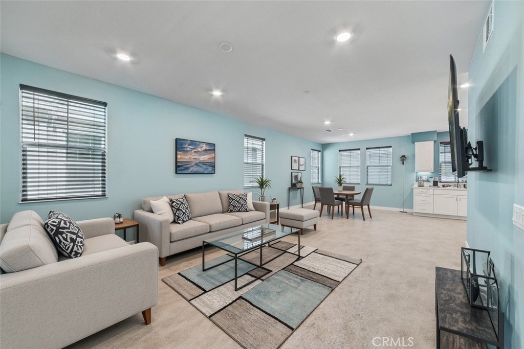 1040 N Anaheim Boulevard 1