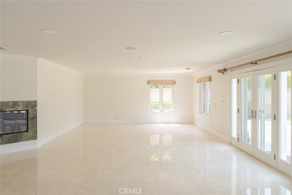 49 W La Sierra Drive