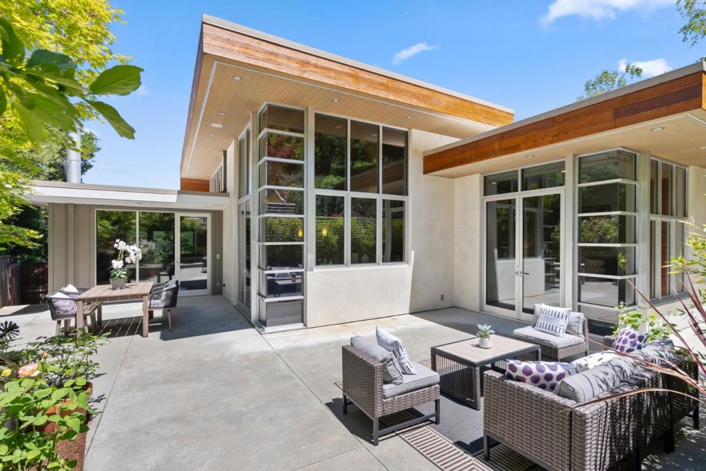 211 Manor Drive