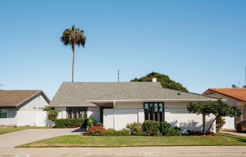 Photo of 21072 Amberwick LN, Huntington Beach, CA 92646 (MLS # OC26212125)