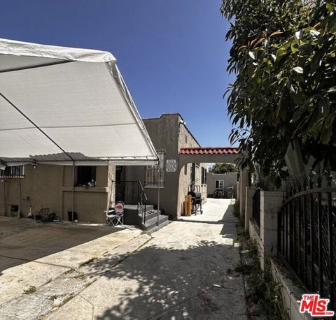 Photo of 822 E 84th Place, Los Angeles, CA 90001 (MLS # 26985395)