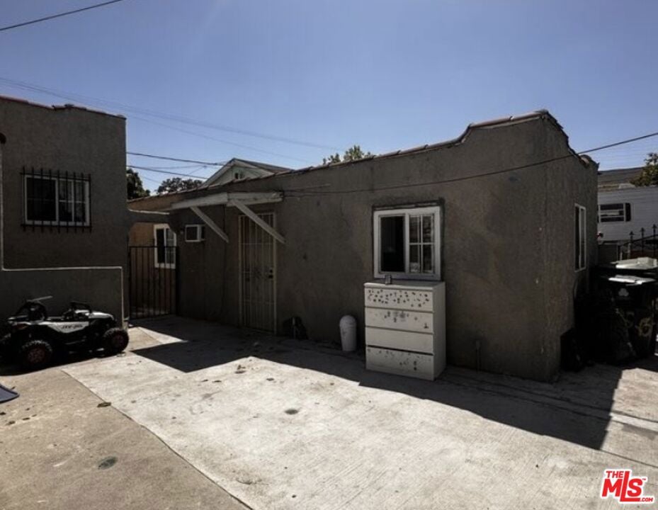 822 E 84th Place