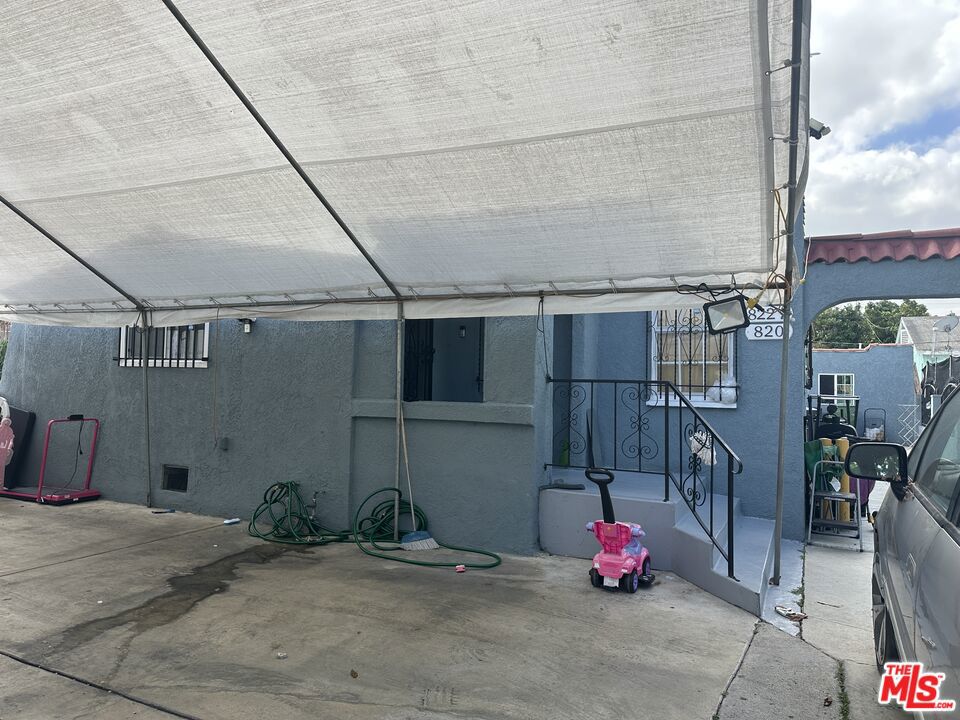822 E 84th Place