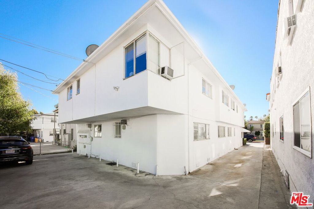 8543 Cashio Street