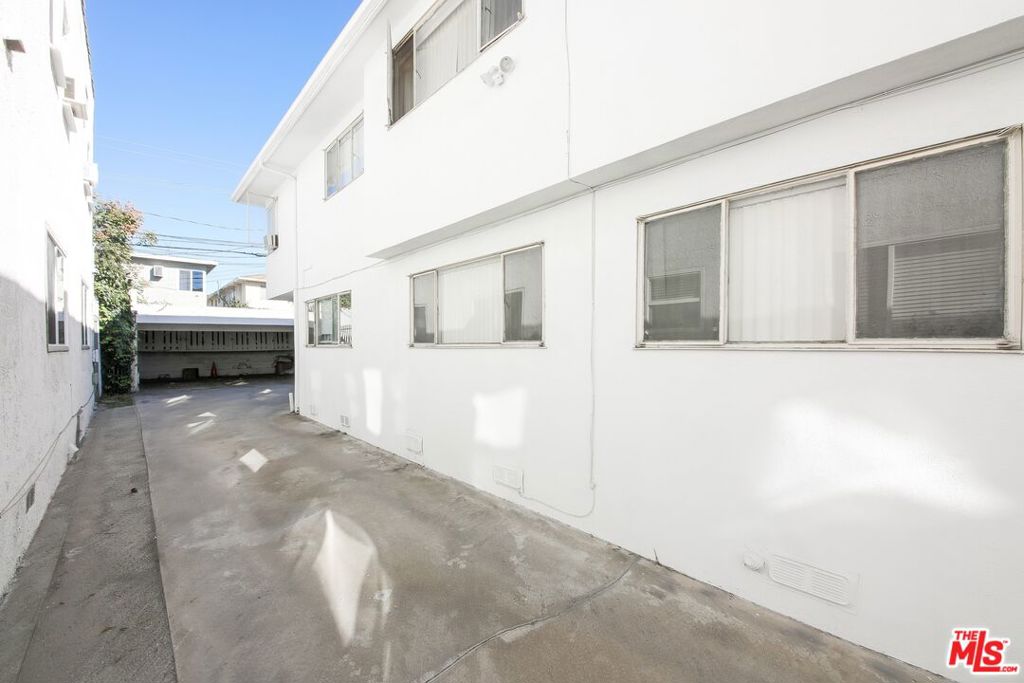 8543 Cashio Street