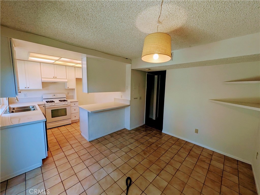 1266 Tarryglen Lane
