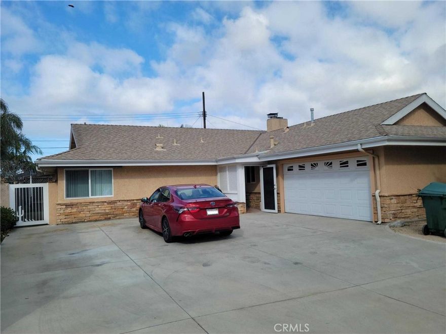 Would you like to live close to the beach with school, markets and good food nearby ? In this economy, when house price and interest rate are high, leasing could be a sensible alternative  compared to owing a house, especially in Huntington Beach. Located in a great, quiet neighborhood, ten-minute drive to the world re-known Bolsa Chica Beach, the house has been renovated with fresh paint, new flooring, new lighting and kitchen. It is to be seen to appreciate its convenience and tranquility.