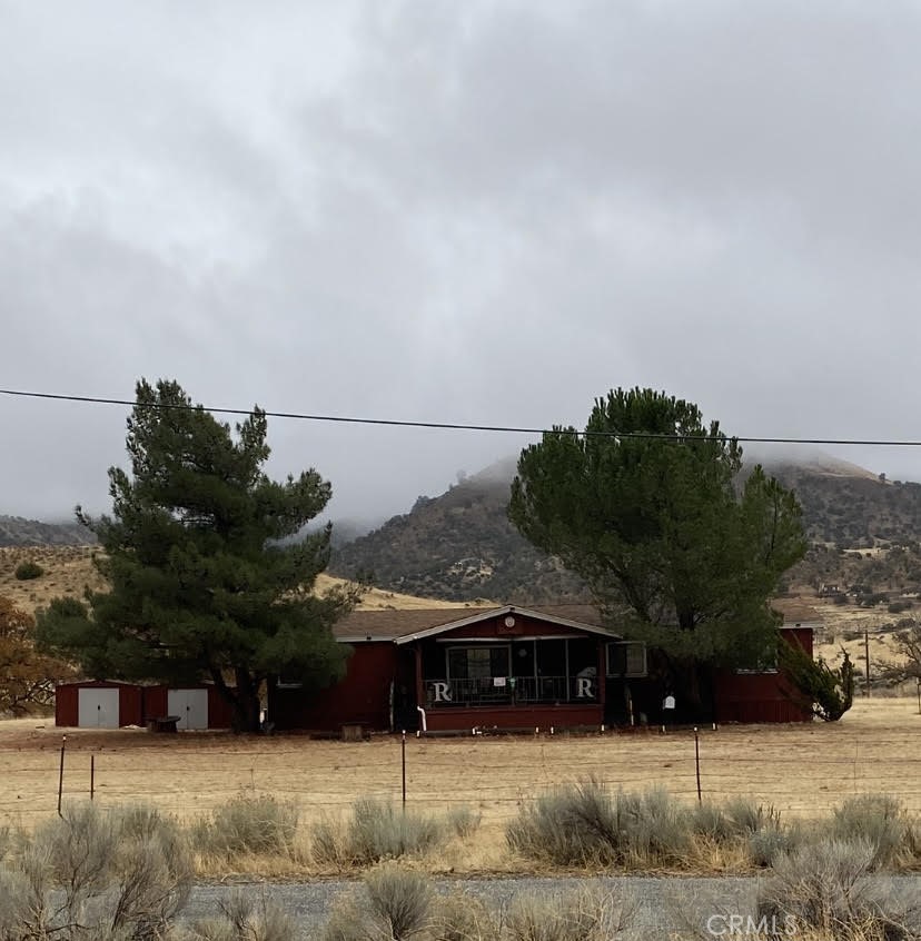 You Own the Land!!!No need to get Park approval. This manufactured home sits on 25. 84 acres of land. Build a stable and bring the horses. Water Well has a 3,000 water tank, with newer Pipes and newer impellers, along with a 300 gallon propane tank. Property has electricity. Only an hour away from Tehachapi and Bakersfield and only 40 min away to Murray Family Farms Home of the Okie Pies
Property sold As-Is.