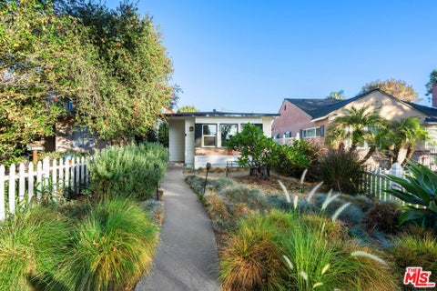 Photo of 1419 W Clark Avenue, Burbank, CA 91506 (MLS # 26999685)