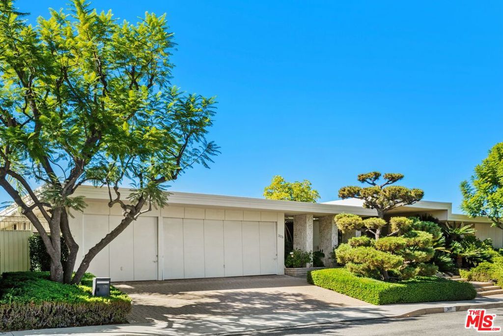 Photo of 3031 Elvido Drive, Los Angeles, CA 90049 (MLS # 26102452)