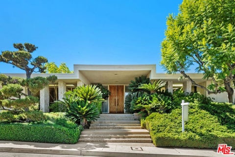 Photo of 3031 Elvido Drive, Los Angeles, CA 90049 (MLS # 26102452)
