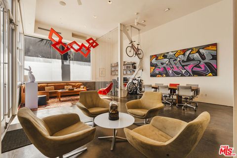 Photo of 610 Main Street, Venice, CA 90291 (MLS # 26667153)