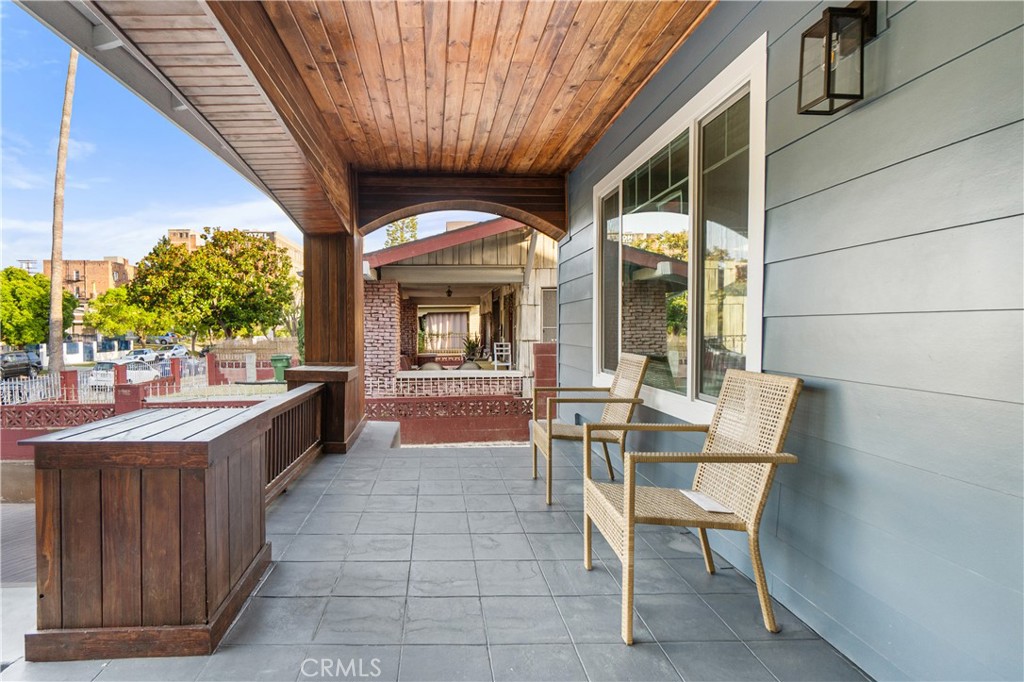 Properties 3 229 S Kingsley Drive