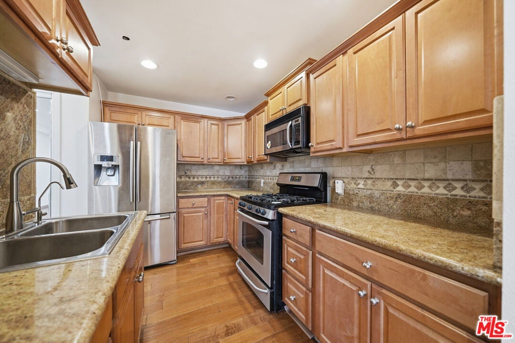 533 S St Andrews Place 104