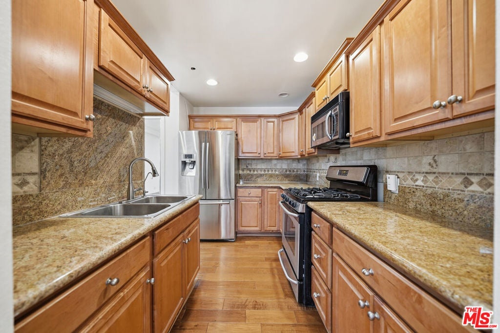 533 S St Andrews Place 104