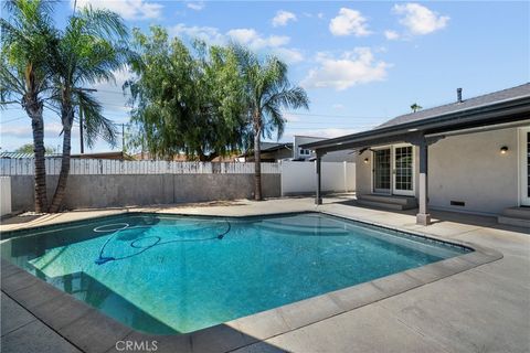 Photo of 10053 Stonehurst Ave, Sun Valley, CA 91352 (MLS # SR26081696)