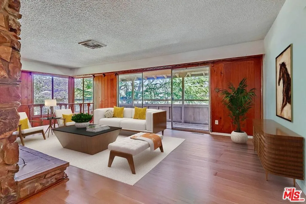 Sunland, California 91040, United States, 4 Bedrooms Bedrooms, ,3 BathroomsBathrooms,Residential,Active,172173