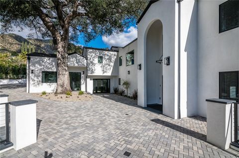 Photo of 3011 Frances Ave, La Crescenta, CA 91214 (MLS # GD25242921)