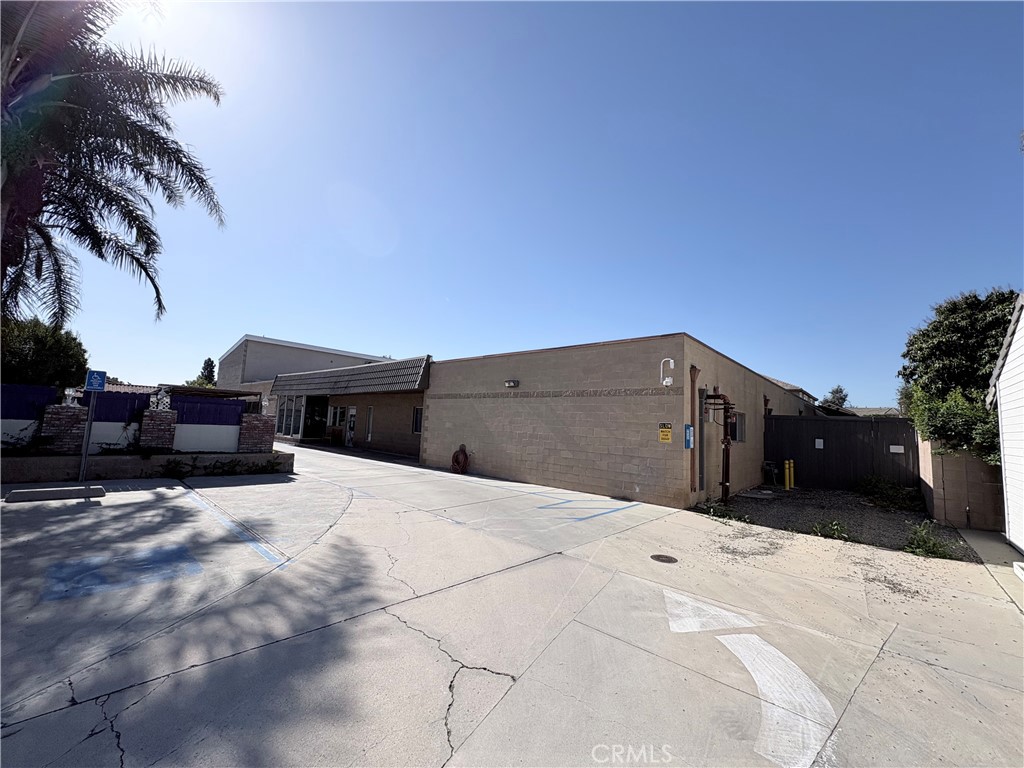 4691 Valley View Ave