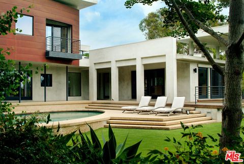 Photo of 357 N Skyewiay Road, Los Angeles, CA 90049 (MLS # 26669693)