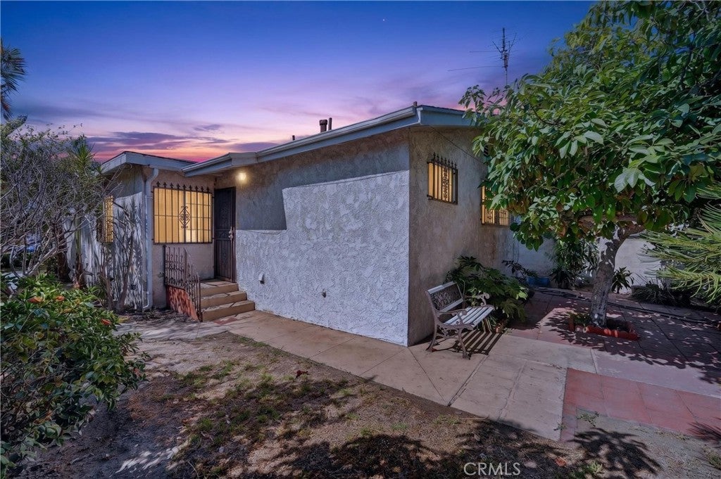 1323 E Robidoux