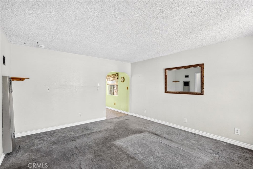 1323 E Robidoux