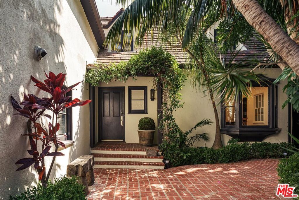 Photo of 7064 La Presa Drive, Los Angeles, CA 90068 (MLS # 25603499)