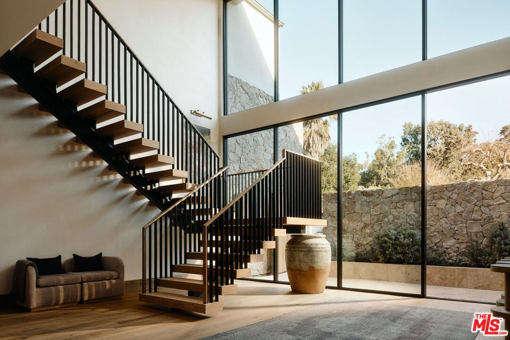 Photo of 12114 Inavale Place, Los Angeles, CA 90049 (MLS # 26642507)