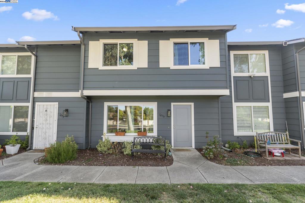 Hard-to-find, affordable 4-bedroom townhouse! This move-in ready home features an updated kitchen with granite countertops, tile backsplash, and luxury vinyl plank flooring. New windows were installed in July, adding comfort and efficiency. Downstairs offers a convenient half bath, while upstairs you’ll find four bedrooms and two beautifully updated bathrooms. Enjoy two assigned parking spaces right outside your door. Prime location with easy freeway access and just minutes from Livermore’s vibrant downtown—featuring bars, restaurants, a movie theater, performing arts center, and live entertainment. HOA includes pool and park