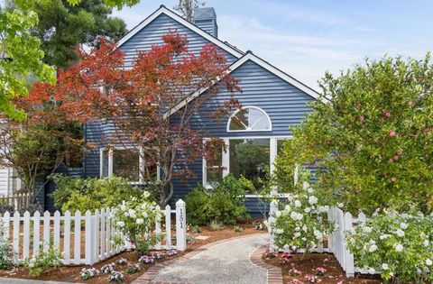Photo of 151 Lowell Avenue, Palo Alto, CA 94301 (MLS # ML82043950)