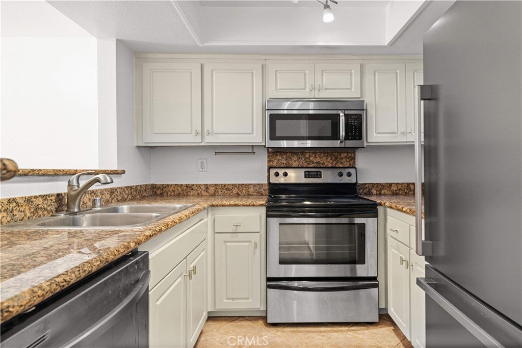 64 N Mar Vista Avenue 103
